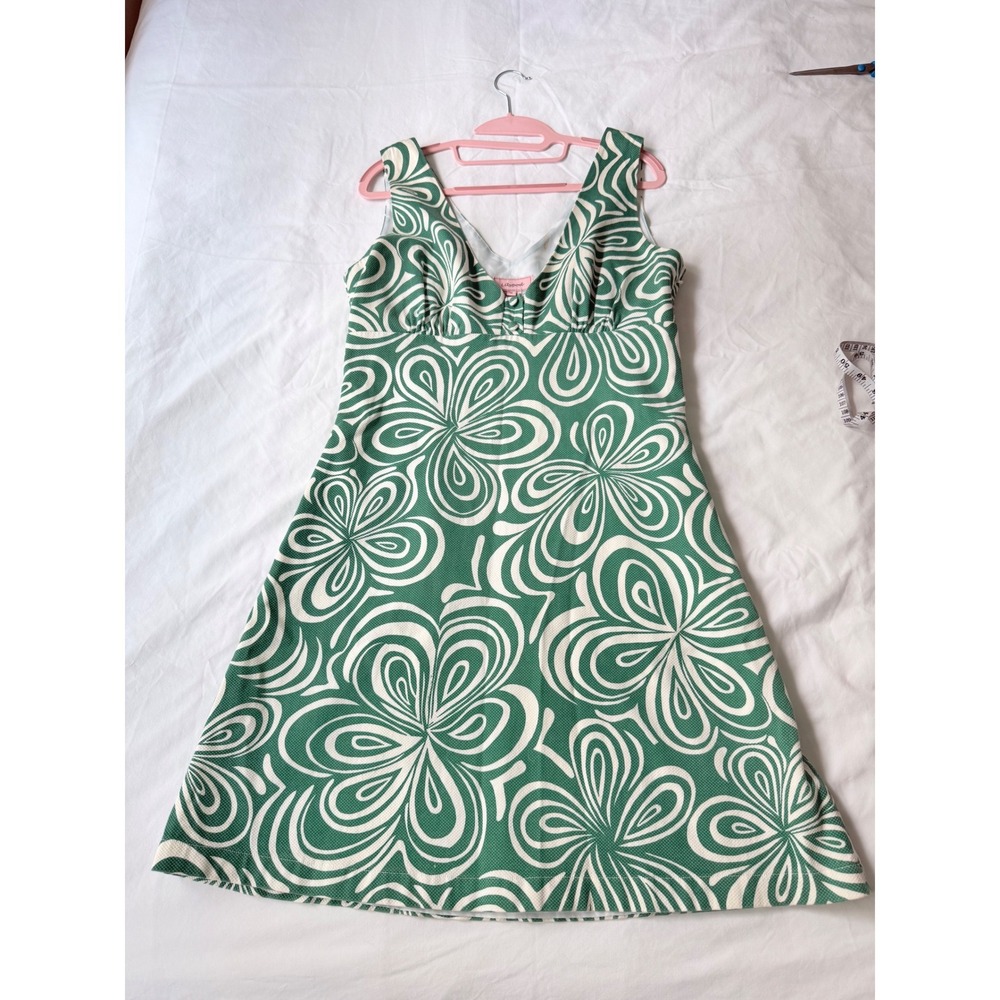 Lilypod Green White Psychedelic Floral Swirl‎ V-Neck Sleeveless Mini Dress
